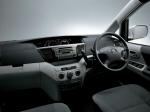 Toyota Voxy 2001 года